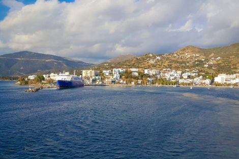 ferry-leaving-lavrio-town-southeastern-part-attica-greece