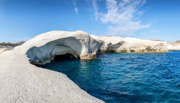 panoramic-view-to-lunar-landscape-sarakiniko-beach-milos-island-cyclades-greece-famous-white-chalk-rock-formations